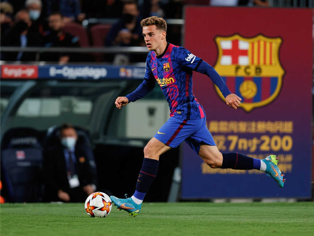 篮球市场上 篮球市场上